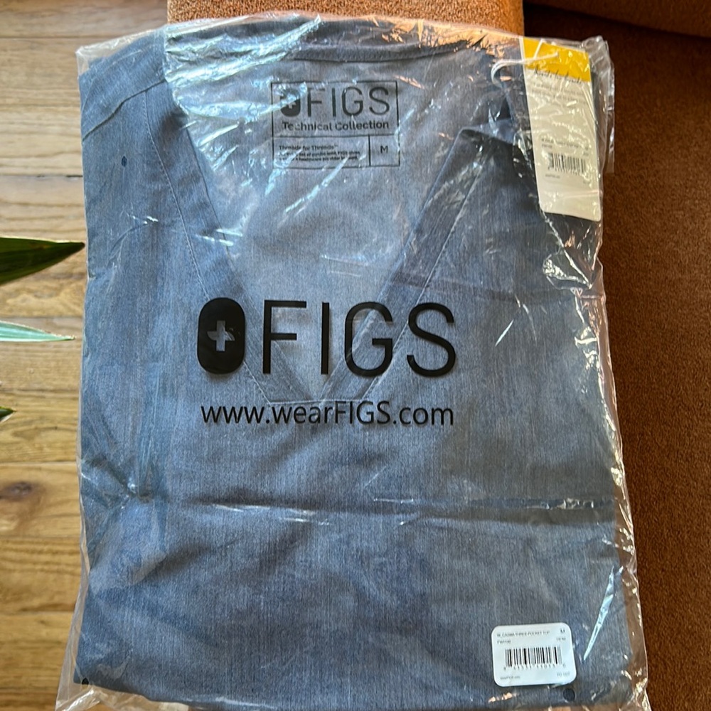 NWT FIGS scrub top